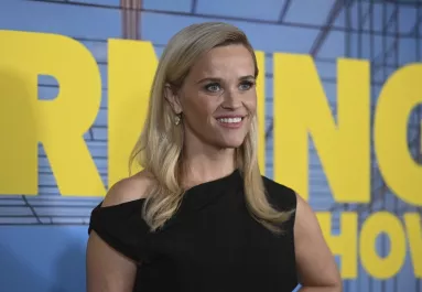 Karácsonyi fotót posztolt Reese Witherspoon: De egy részlet mindenkit megdöbbent