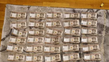 Beterítette a szőnyeget a pénz: rácsok mögött Tivadar és a neje