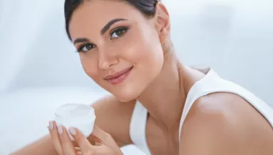 Egy csipetnyi ebből az arckrémbe, és azonnal feszesebbé válik a bőr: úgy kisimulsz majd tőle, mintha megint 20 éves lennél!