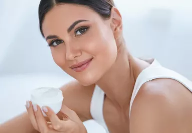 Egy csipetnyi ebből az arckrémbe, és azonnal feszesebbé válik a bőr: úgy kisimulsz majd tőle, mintha megint 20 éves lennél!