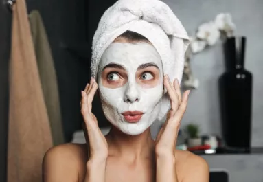 Így készíts gyulladáscsökkentő arcpakolást csupán 2 hozzávalóból: minden ott van már hozzá a konyhádban 