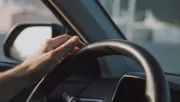 Azonnal állj meg, ha ezt a jelzést látod az autódon