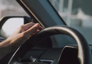 Rögtön taposs a fékre, ha ilyen jelzést látsz az autódon