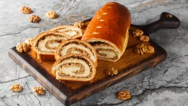 Ettől a titkos hozzávalótól nem reped meg a bejgli teteje: ha így sütöd idén karácsonykor, tökéletes lesz a végeredmény
