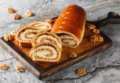 Ettől a titkos hozzávalótól nem reped meg a bejgli teteje: ha így sütöd idén karácsonykor, tökéletes lesz a végeredmény