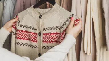 Ezzel a trükkel soha többé nem bolyhosodik majd ki a kedvenc pulóvered: egyetlen dologra lesz hozzá szükséged