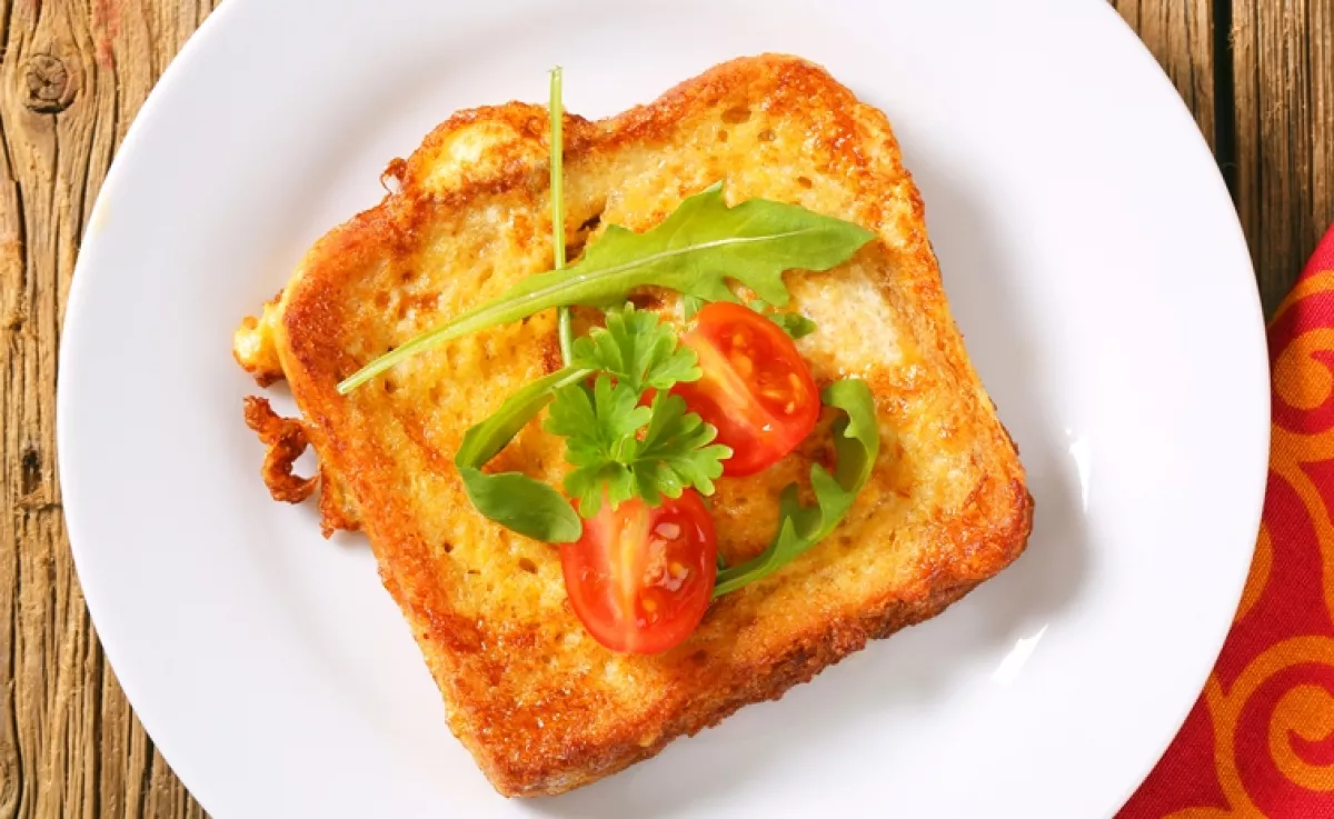 Ha így csinálod a bundás kenyeret, soha többé nem fog szétázni az olajban: egy titkos hozzávaló kell csak hozzá