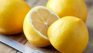 Soha ne kombináld a citromot ezzel a gyógynövénnyel: halálos szívritmuszavart okozhat