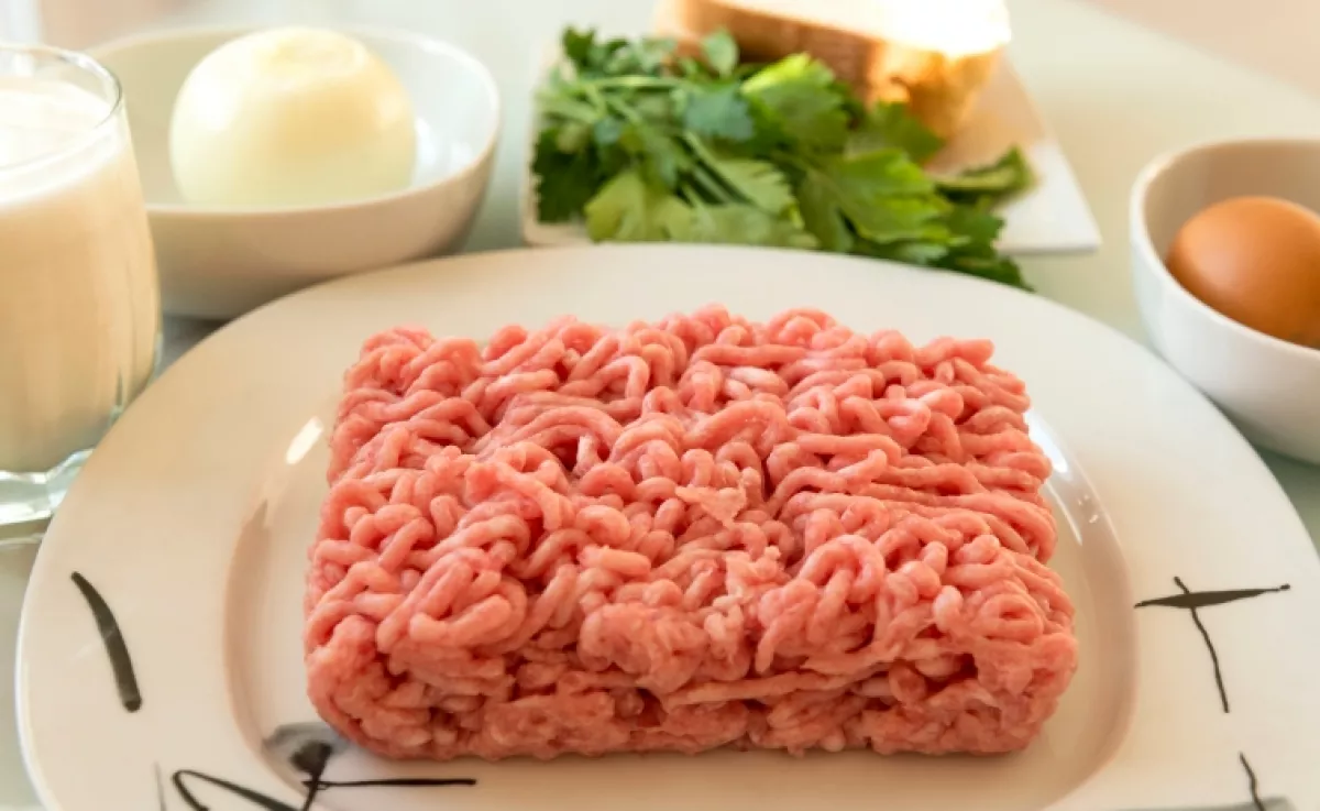 Ezt szórd a darált húsra, és garantáltan nem lesz rágós: istenien puha és omlós végeredményt kapsz