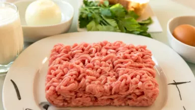 Ezt szórd a darált húsra, és garantáltan nem lesz rágós: istenien puha és omlós végeredményt kapsz