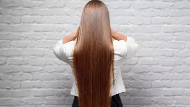 Ettől a trükktől fényesebb lesz a hajad, mint a reklámokban: csak egy mozdulat az egész!