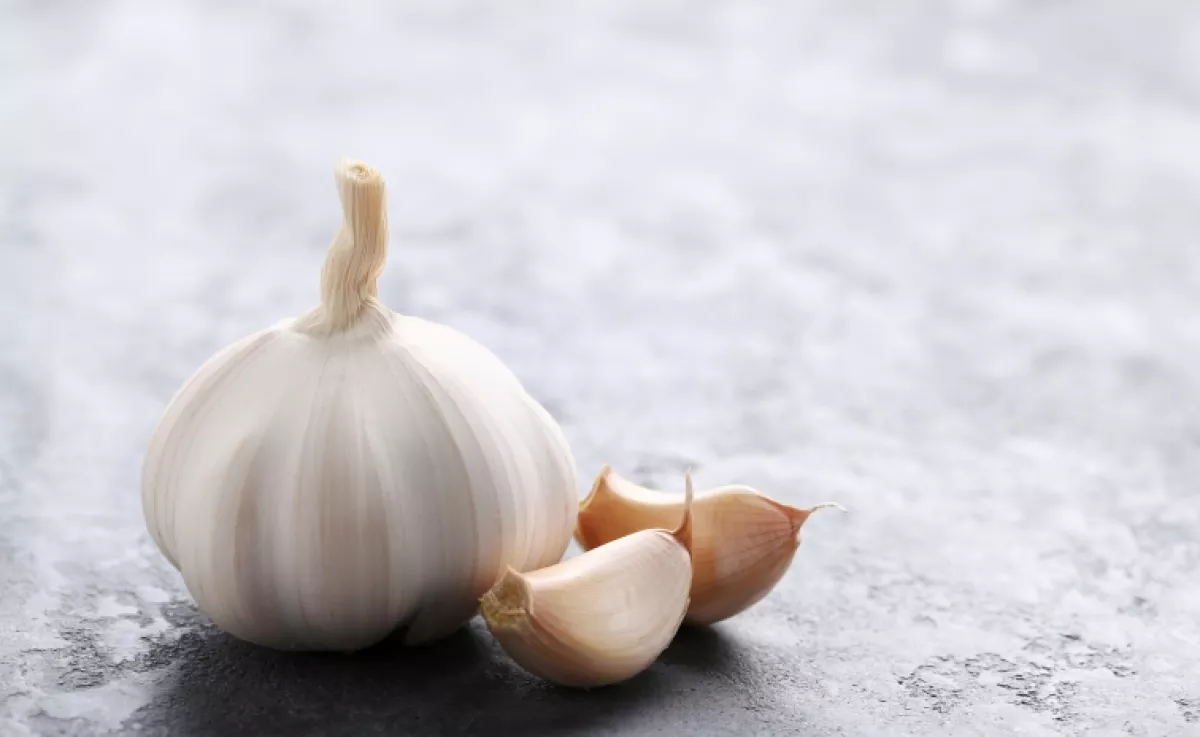 Soha ne tedd ezt a zöldséget a fokhagyma mellé: azonnal megrohad, és dobhatod is a kukába