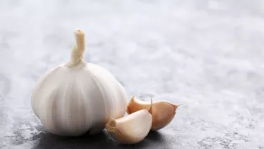 Soha ne tedd ezt a zöldséget a fokhagyma mellé: azonnal megrohad, és dobhatod is a kukába