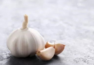 Soha ne tedd ezt a zöldséget a fokhagyma mellé: azonnal megrohad, és dobhatod is a kukába