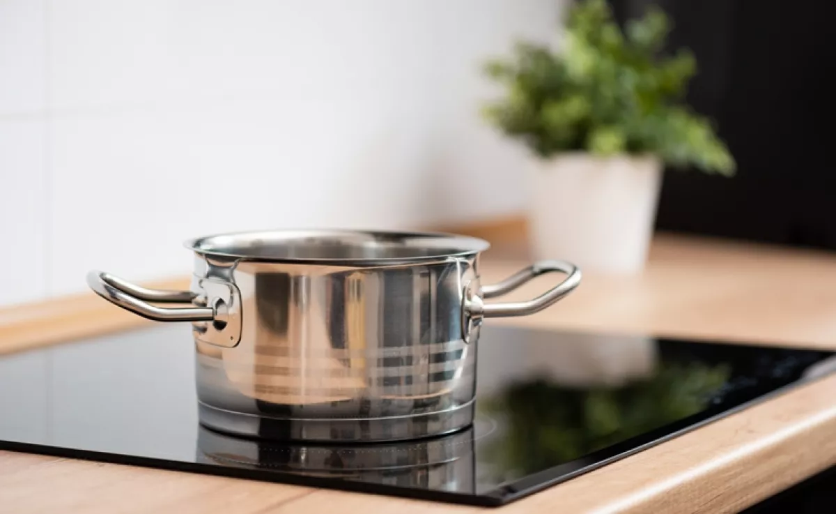 Nem az ecet az: ettől a filléres dologtól 2 perc alatt ragyogni fog a főzőlap