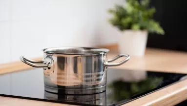 Nem az ecet az: ettől a filléres dologtól 2 perc alatt ragyogni fog a főzőlap