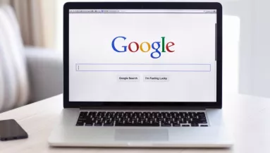 Lebukás ellen: tüntesd el egy gombnyomással a kínos Google-kereséseket
