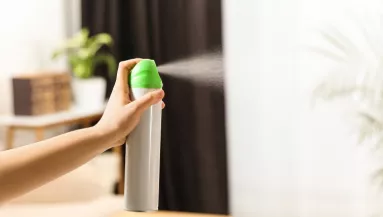 Jobb, mint a drága légfrissítők: ha ezt a házi illatosítót teszed a WC-be vagy a fürdőbe, hetekig illatozni fog a helyiség