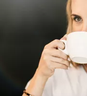 Így iszod a kávét vagy a teát? Akár háromszorosára is nőhet egy bizonyos daganat kockázata