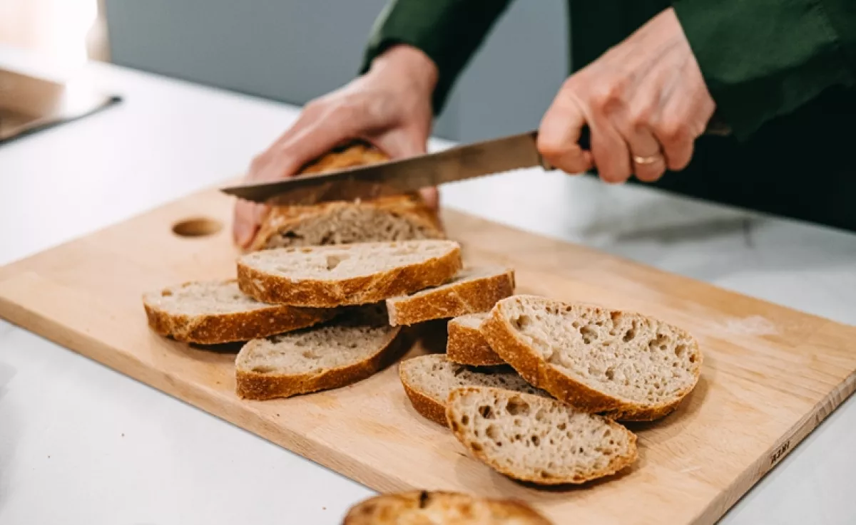 Rakj egy szelet kenyeret a hűtőbe: megdöbbentő, mit fogsz tapasztalni másnap