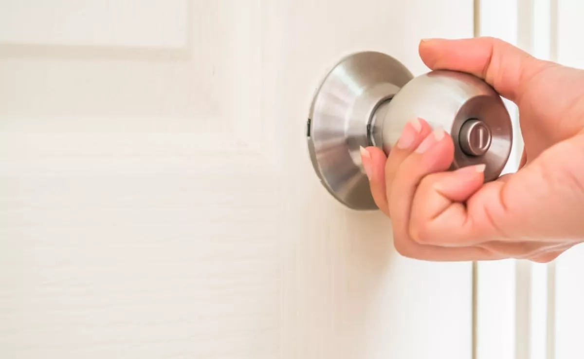 Ezért kell este szappanos vízzel leöblíteni a kilincseket: elképesztő a hatása