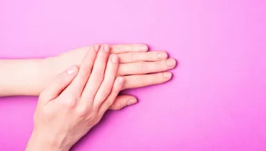 Így néz ki a köröm, ha komoly májbetegség áll a háttérben: ha ilyennek látod, azonnal menj orvoshoz