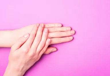 Így néz ki a köröm, ha komoly májbetegség áll a háttérben: ha ilyennek látod, azonnal menj orvoshoz