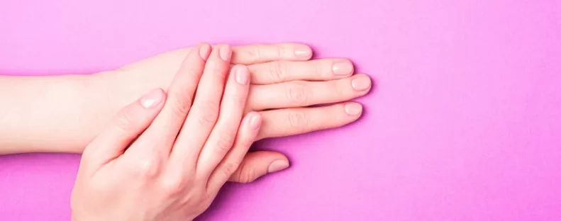 Így néz ki a köröm, ha komoly májbetegség áll a háttérben: ha ilyennek látod, azonnal menj orvoshoz