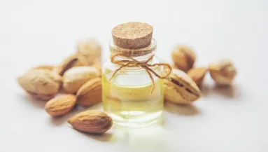 Ez a titkos összetevő a konyhádban felér egy drága arckezeléssel: fillérekből lesz újra ragyogó és fiatal a bőröd 