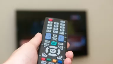 Egyetlen gombnyomás, és többé nem figyelnek meg az okostévéden keresztül