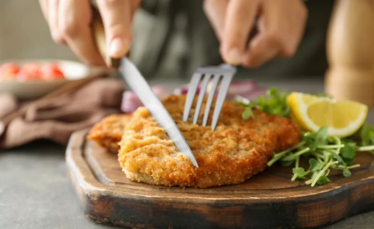 Ettől az egy fűszertől lesz a rántott hús kívül ropogós, belül szaftos: mindenki elkéri majd a receptet, ha így készíted