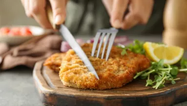 Ettől az egy fűszertől lesz a rántott hús kívül ropogós, belül szaftos: mindenki elkéri majd a receptet, ha így készíted