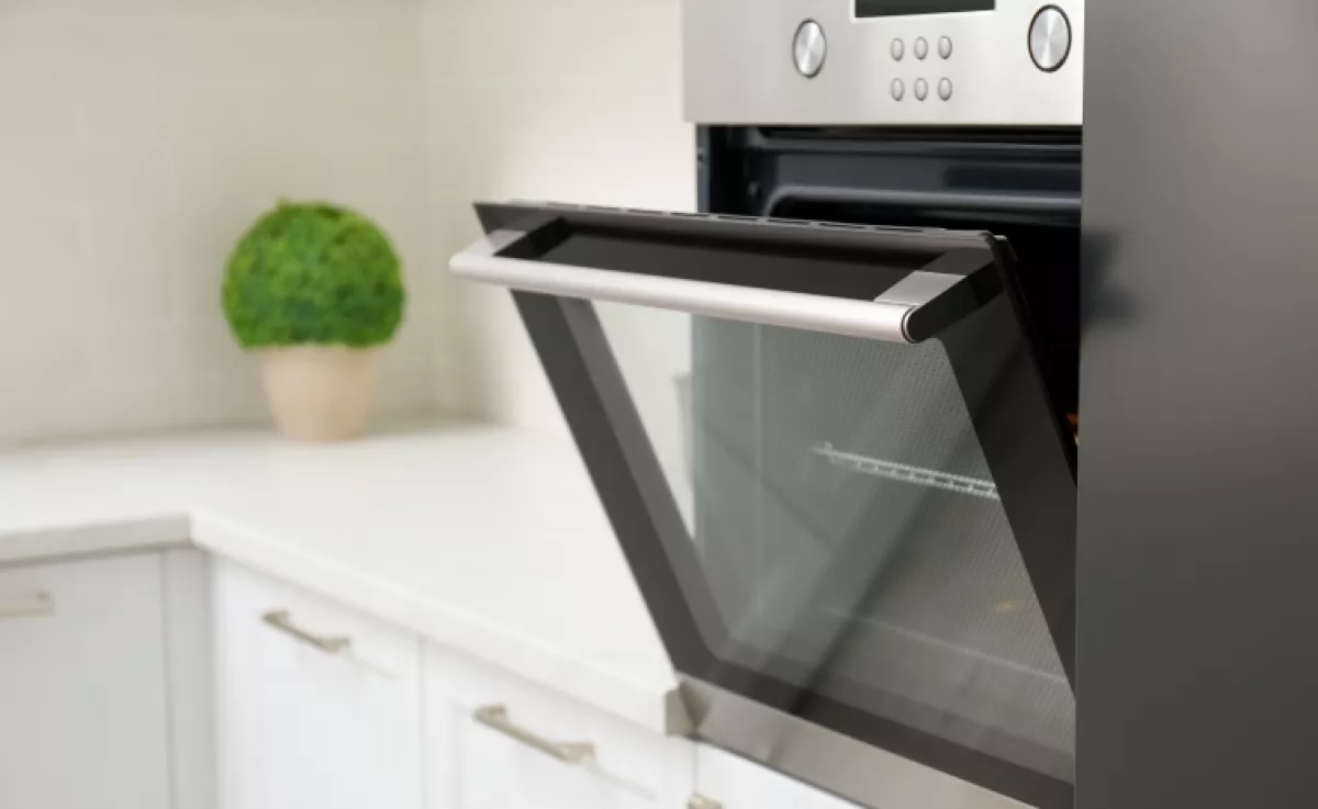 Ezzel a keverékkel a sütő üvegajtaja 5 perc alatt ragyogni fog: minden zsiradékot eltávolíthatsz vele