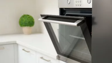 Ezzel a keverékkel a sütő üvegajtaja 5 perc alatt ragyogni fog: minden zsiradékot eltávolíthatsz vele