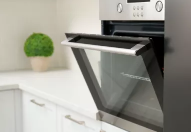 Ezzel a keverékkel a sütő üvegajtaja 5 perc alatt ragyogni fog: minden zsiradékot eltávolíthatsz vele