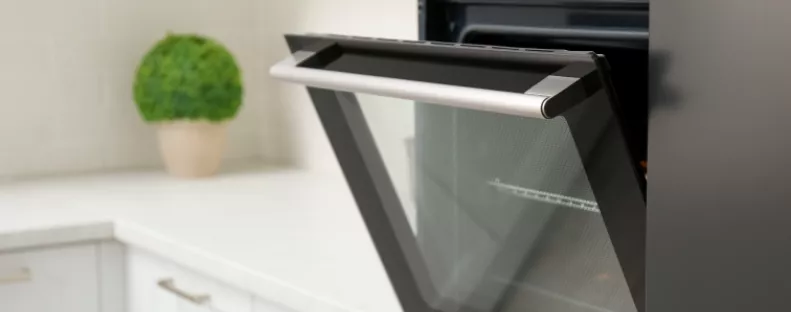 Ezzel a keverékkel a sütő üvegajtaja 5 perc alatt ragyogni fog: minden zsiradékot eltávolíthatsz vele