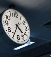 Kiderült, melyik a hét legstresszesebb órája: az eredmény megdöbbentő, mégsem a hétfő a legrosszabb