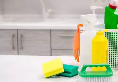 Ne keverd össze ezt a két népszerű takarítószert: robbanás lehet a vége