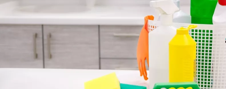 Ne keverd össze ezt a két népszerű takarítószert: robbanás lehet a vége