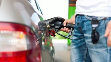 Ezért ne tankolj soha 11 és 14 óra között nyáron: nem is sejted, milyen kockázata van