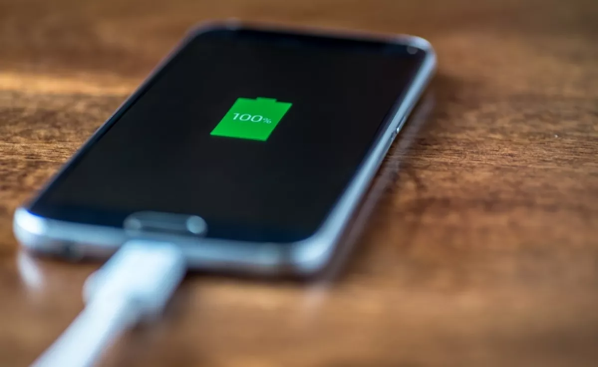 Ezért ne töltsd soha 100%-ra a telefonod: teljesen tönkre is teheted vele a mobilod