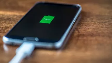Ezért ne töltsd soha 100%-ra a telefonod: teljesen tönkre is teheted vele a mobilod