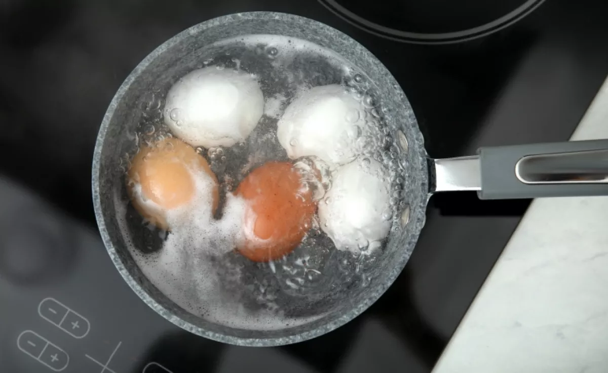 Ha így főzöd a tojást, lejön egyben a héja – hibátlan végeredmény