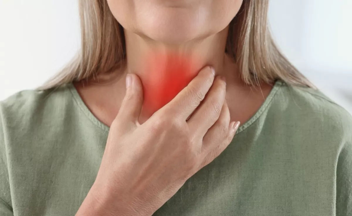 Nem a méz az: ettől a házi csodaszertől percek alatt csökken a torokfájás