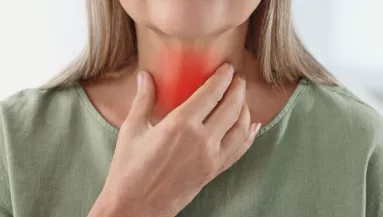 Nem a méz az: ettől a házi csodaszertől percek alatt csökken a torokfájás