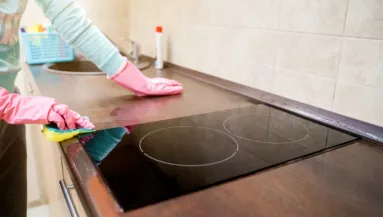 Egy mozdulat és ragyogni fog a tűzhely: csak egyetlen konyhai alapanyagra lesz hozzá szükséged