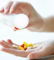 Ezt a vitamint mindenki ártalmatlannak hiszi, pedig ha túl sokat szedsz belőle, idegkárosodást is okozhat