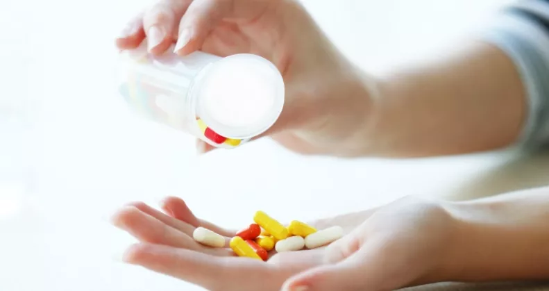 Ezt a vitamint mindenki ártalmatlannak hiszi, pedig ha túl sokat szedsz belőle, idegkárosodást is okozhat