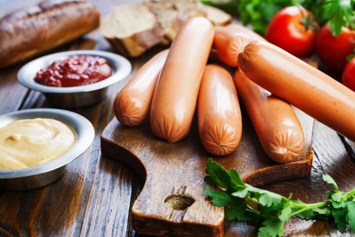 Ezért tilos mikrózni vagy megfőzni a virslit – így kell valójában elkészíteni