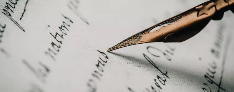 Ezért van lyuk a golyóstoll kupakján – tényleg életet menthet